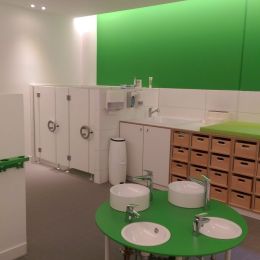 farbige wandgestaltung kita 2